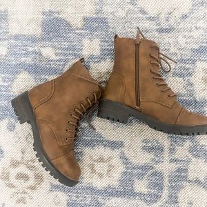 Universal threads 5.5 brown combat boots